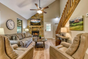 Serene Chalet w Hot Tub, Games, Wi-Fi, Pets OK Pigeon Forge
